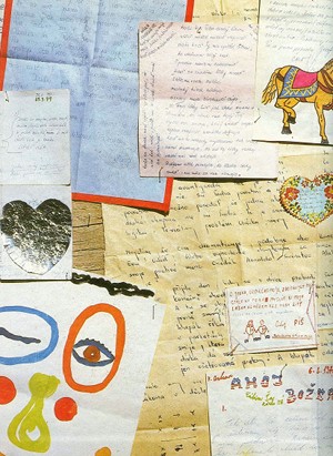 Časť predsádky knihy Láska na Slovensku vytvorená z fotografií ľúbostných listov, ktoré autor zozbieral po celom Slovensku.
